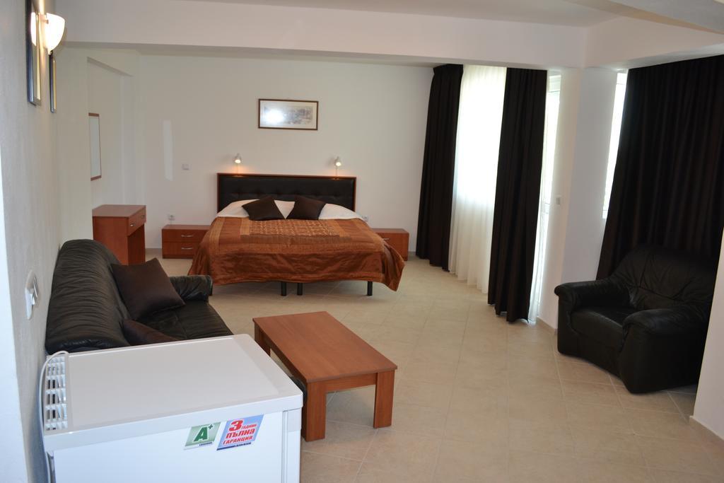 Family Hotel Magnolia Balchik Extérieur photo